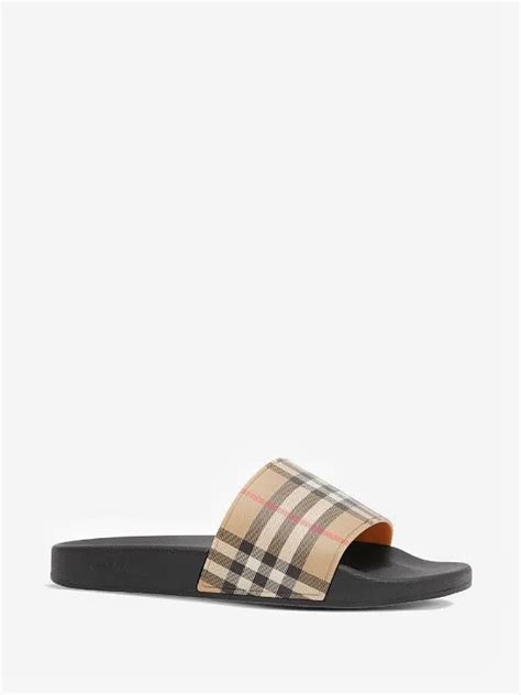 fake burberry flip flops